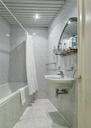 Гостиница Будапешт Москва Полулюкс улучшенный-5