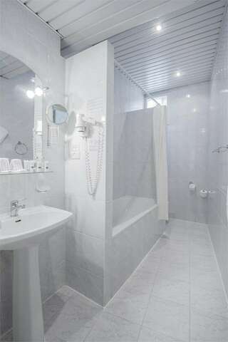 Гостиница Будапешт Москва Полулюкс улучшенный с 2мя кроватями-3