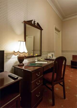 Гостиница Будапешт Москва Полулюкс улучшенный с 2мя кроватями-9